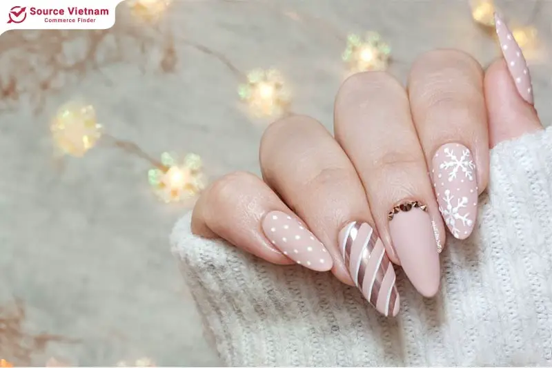 Elegant snowflake nail art