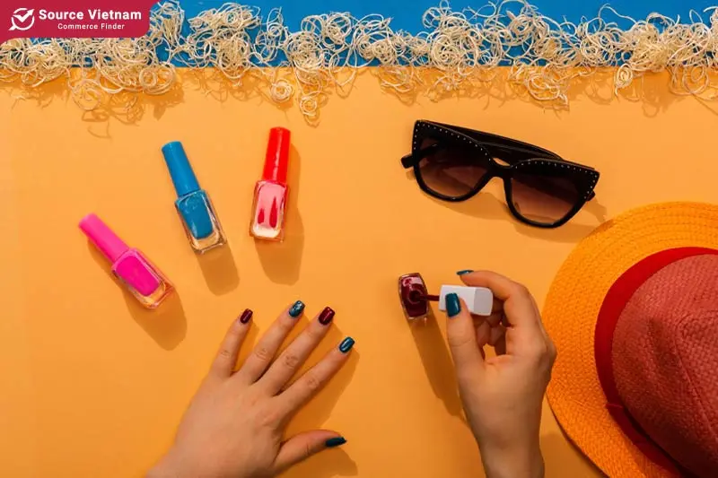 DIY simple summer beach nails